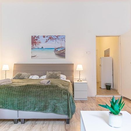 Budget-Friendly 2Br Apt With Great Location Appartement Wenen Buitenkant foto