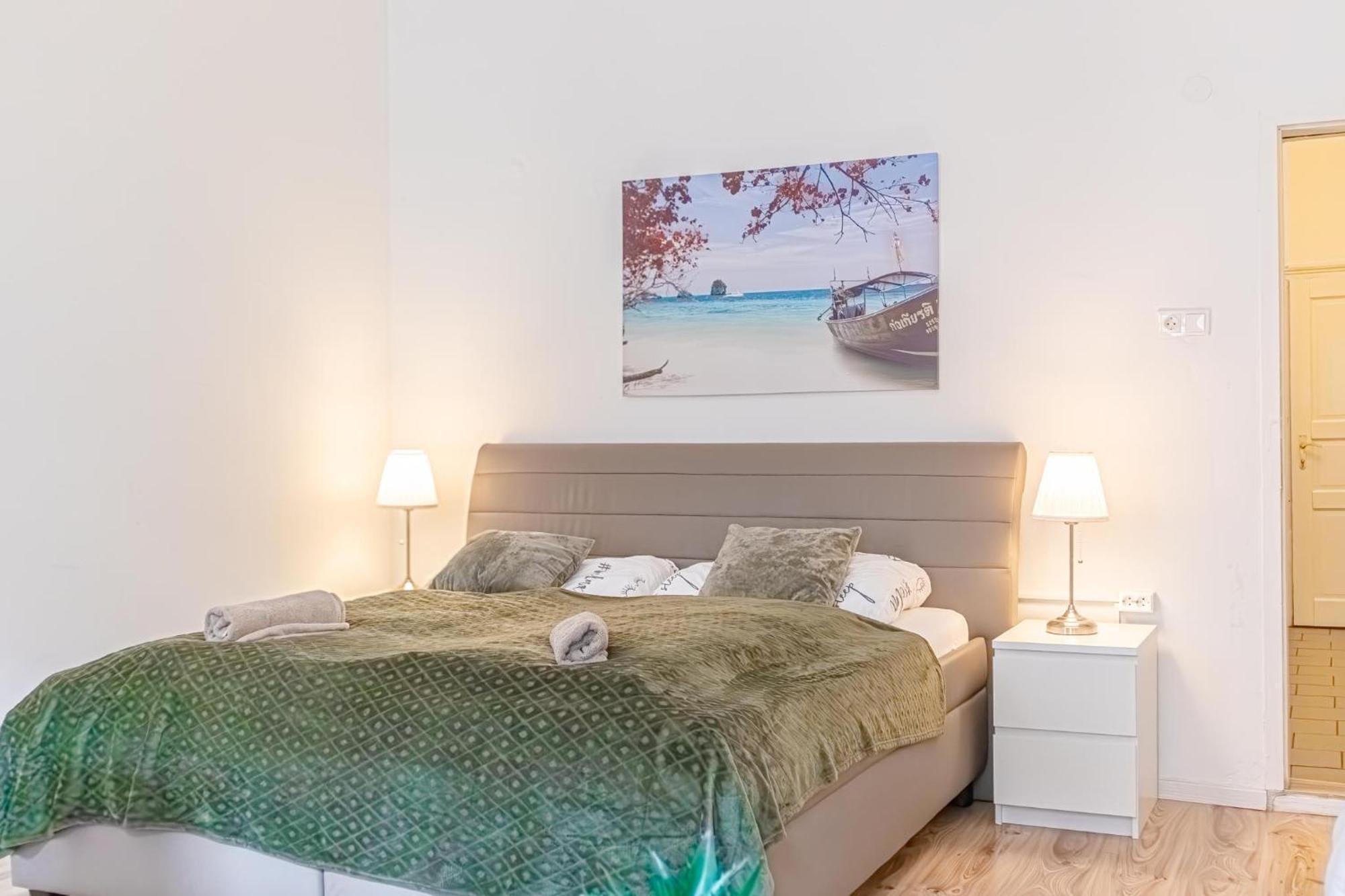 Budget-Friendly 2Br Apt With Great Location Appartement Wenen Buitenkant foto