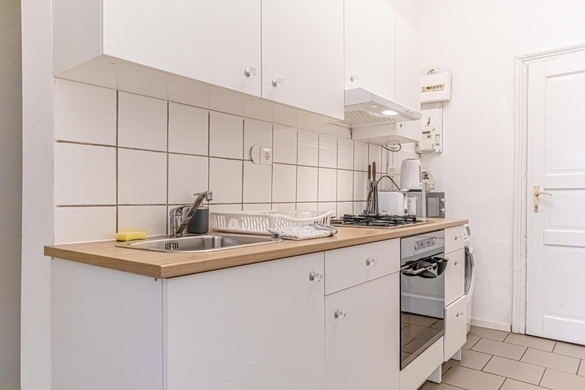 Budget-Friendly 2Br Apt With Great Location Appartement Wenen Buitenkant foto