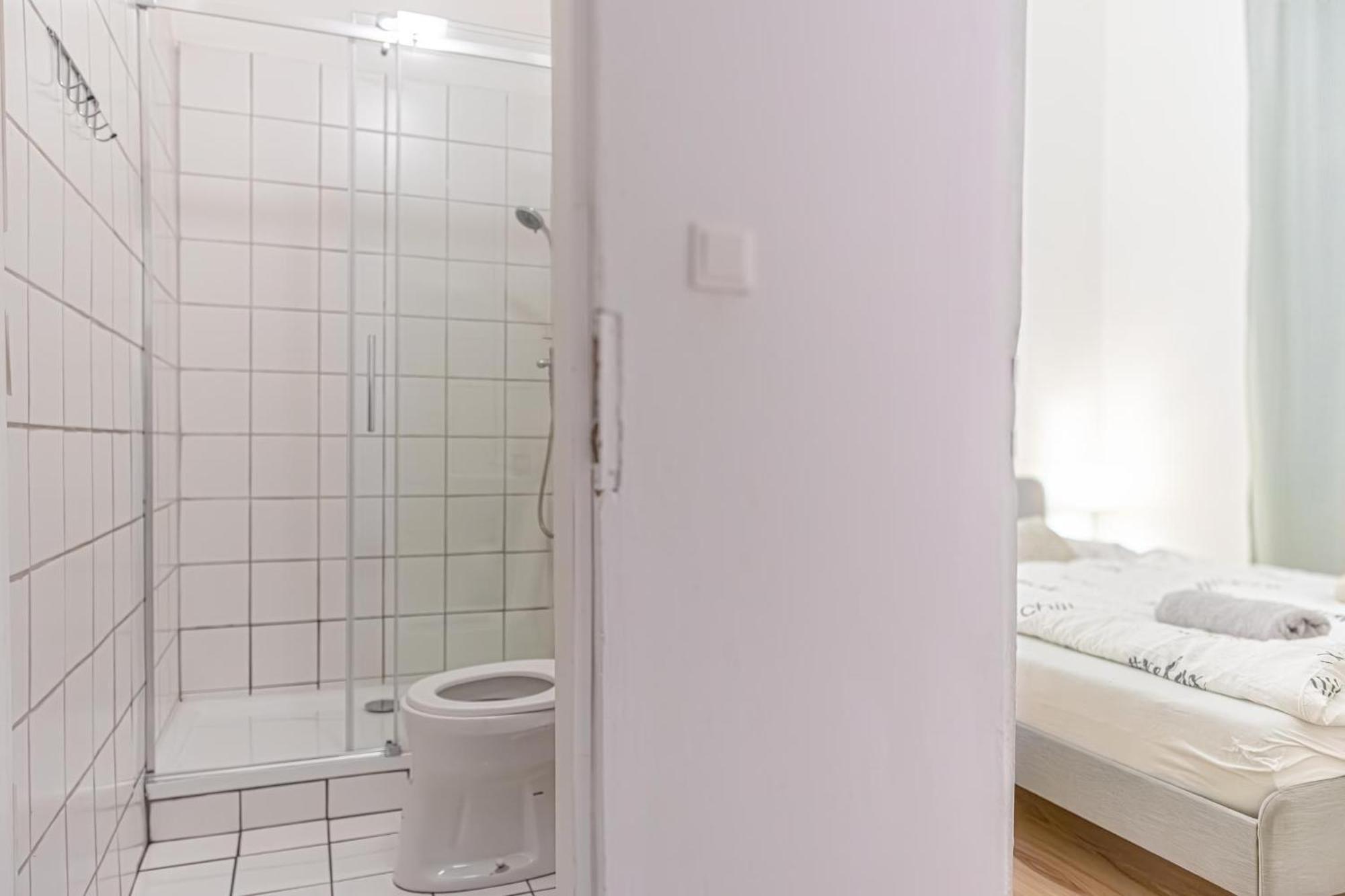 Budget-Friendly 2Br Apt With Great Location Appartement Wenen Buitenkant foto