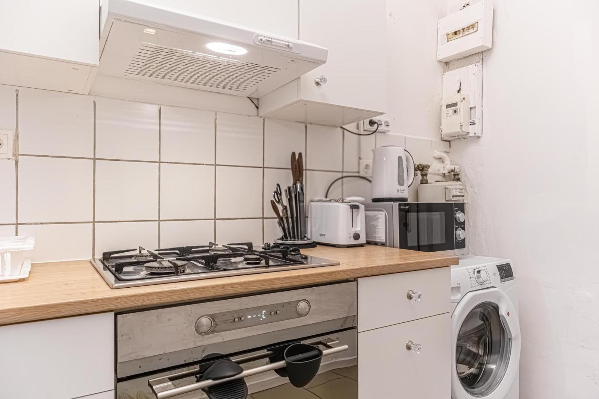 Budget-Friendly 2Br Apt With Great Location Appartement Wenen Buitenkant foto
