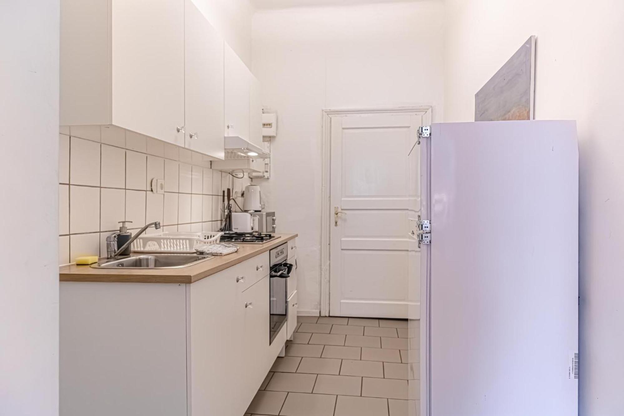 Budget-Friendly 2Br Apt With Great Location Appartement Wenen Buitenkant foto