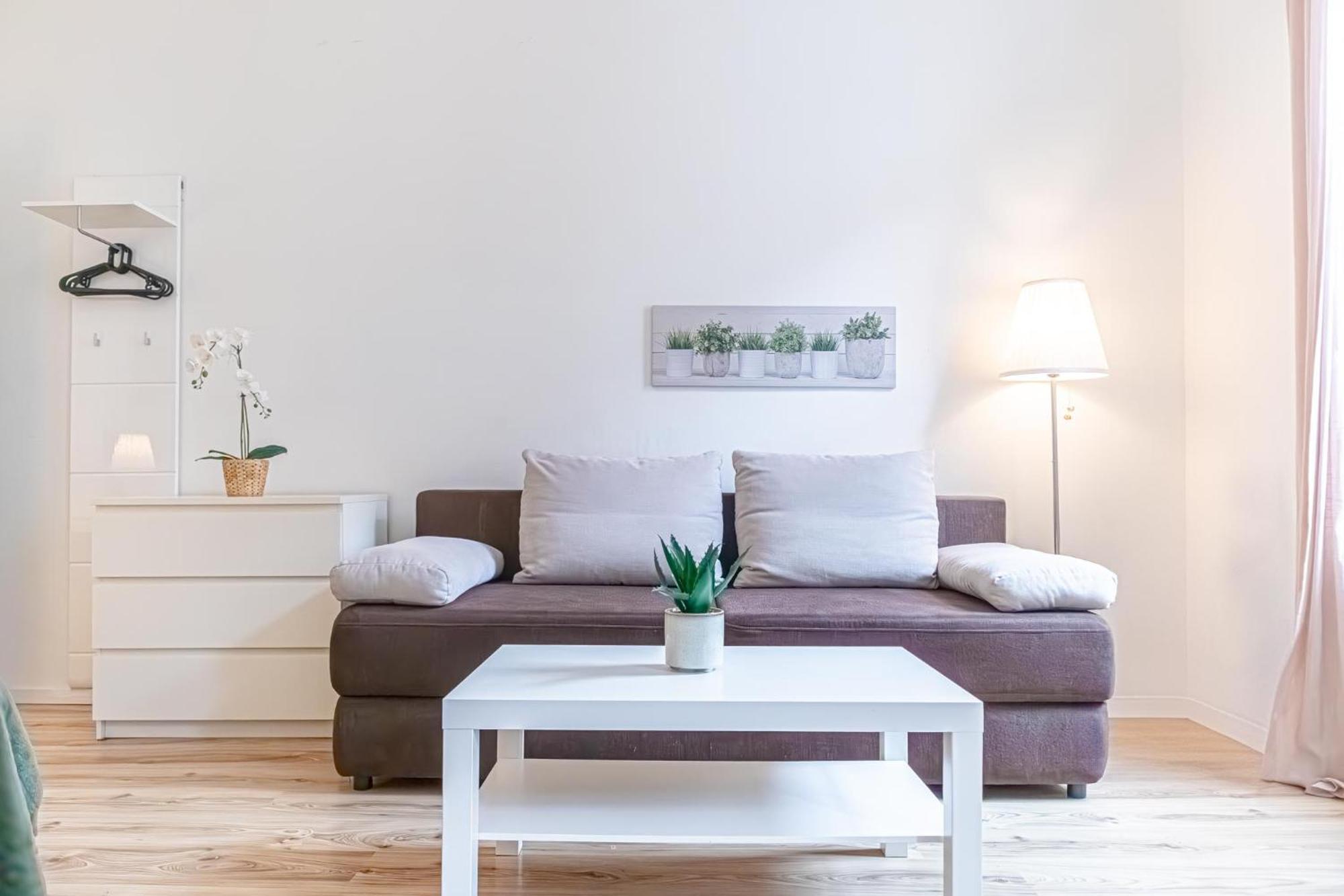 Budget-Friendly 2Br Apt With Great Location Appartement Wenen Buitenkant foto