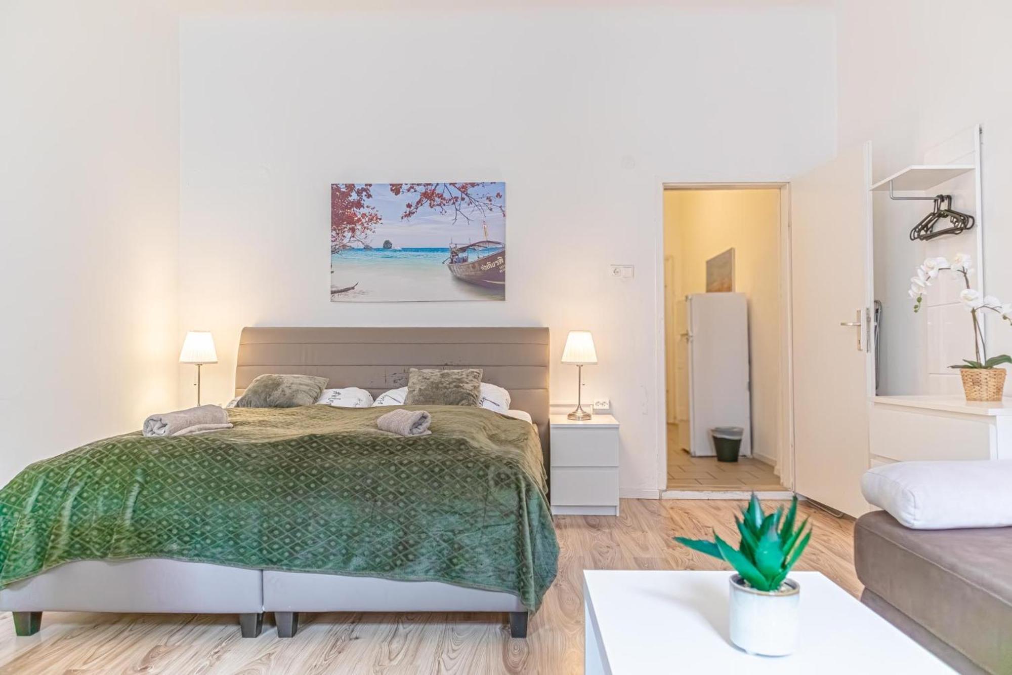 Budget-Friendly 2Br Apt With Great Location Appartement Wenen Buitenkant foto