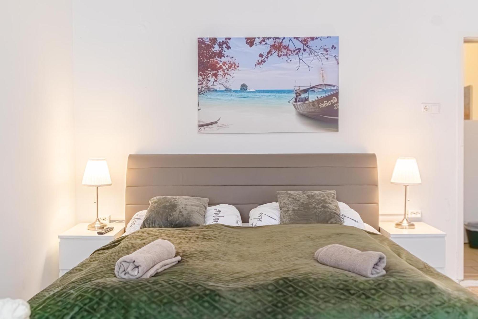 Budget-Friendly 2Br Apt With Great Location Appartement Wenen Buitenkant foto